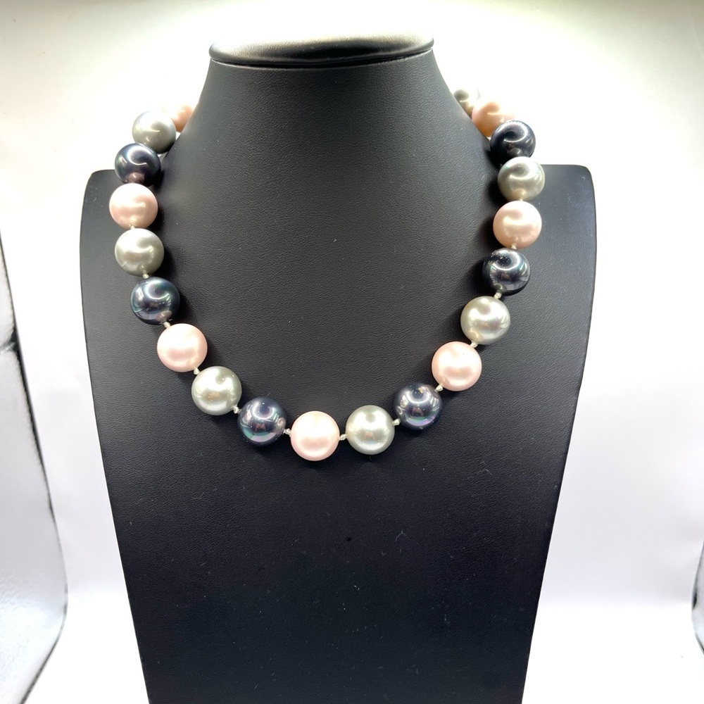 Chic Glass Pearl Necklace in Pink, Silver, Black With Elegant Closure Big Bold - Picture 2 of 12